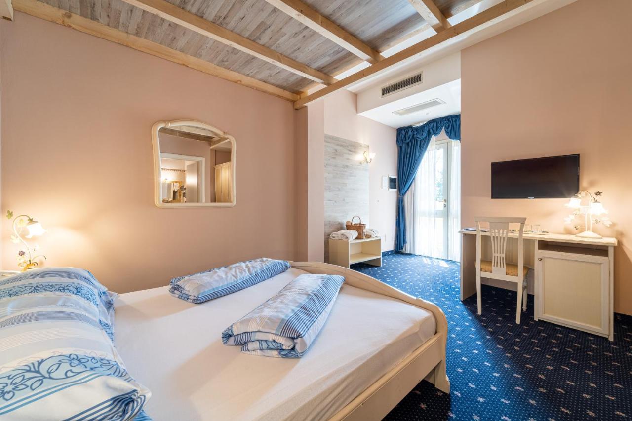 Borgo Dei Poeti Romantik Hotel Manerba del Garda Ngoại thất bức ảnh