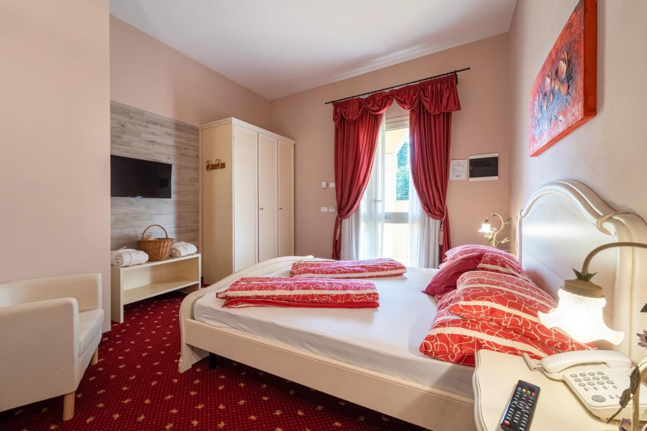 Borgo Dei Poeti Romantik Hotel Manerba del Garda Ngoại thất bức ảnh