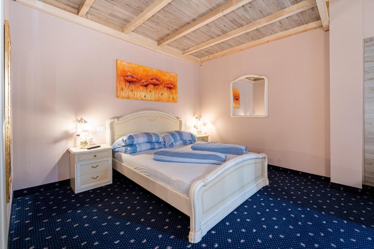Borgo Dei Poeti Romantik Hotel Manerba del Garda Ngoại thất bức ảnh