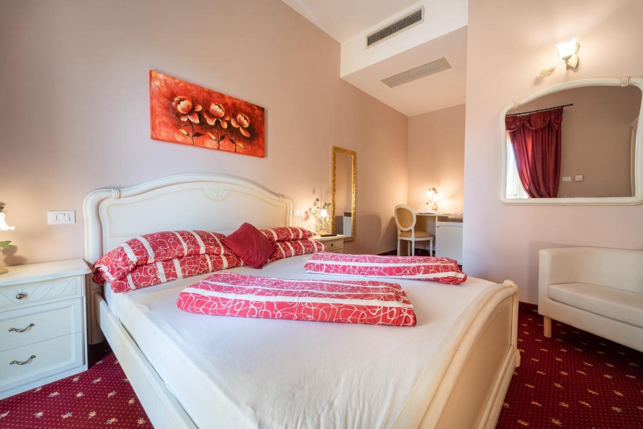 Borgo Dei Poeti Romantik Hotel Manerba del Garda Ngoại thất bức ảnh