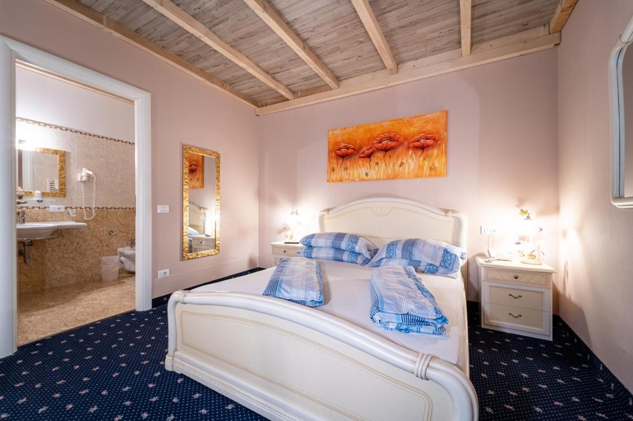 Borgo Dei Poeti Romantik Hotel Manerba del Garda Ngoại thất bức ảnh