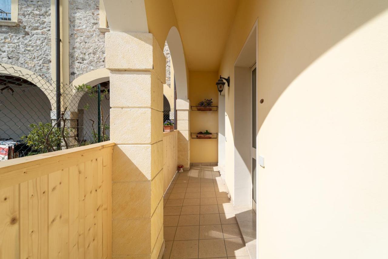 Borgo Dei Poeti Romantik Hotel Manerba del Garda Ngoại thất bức ảnh