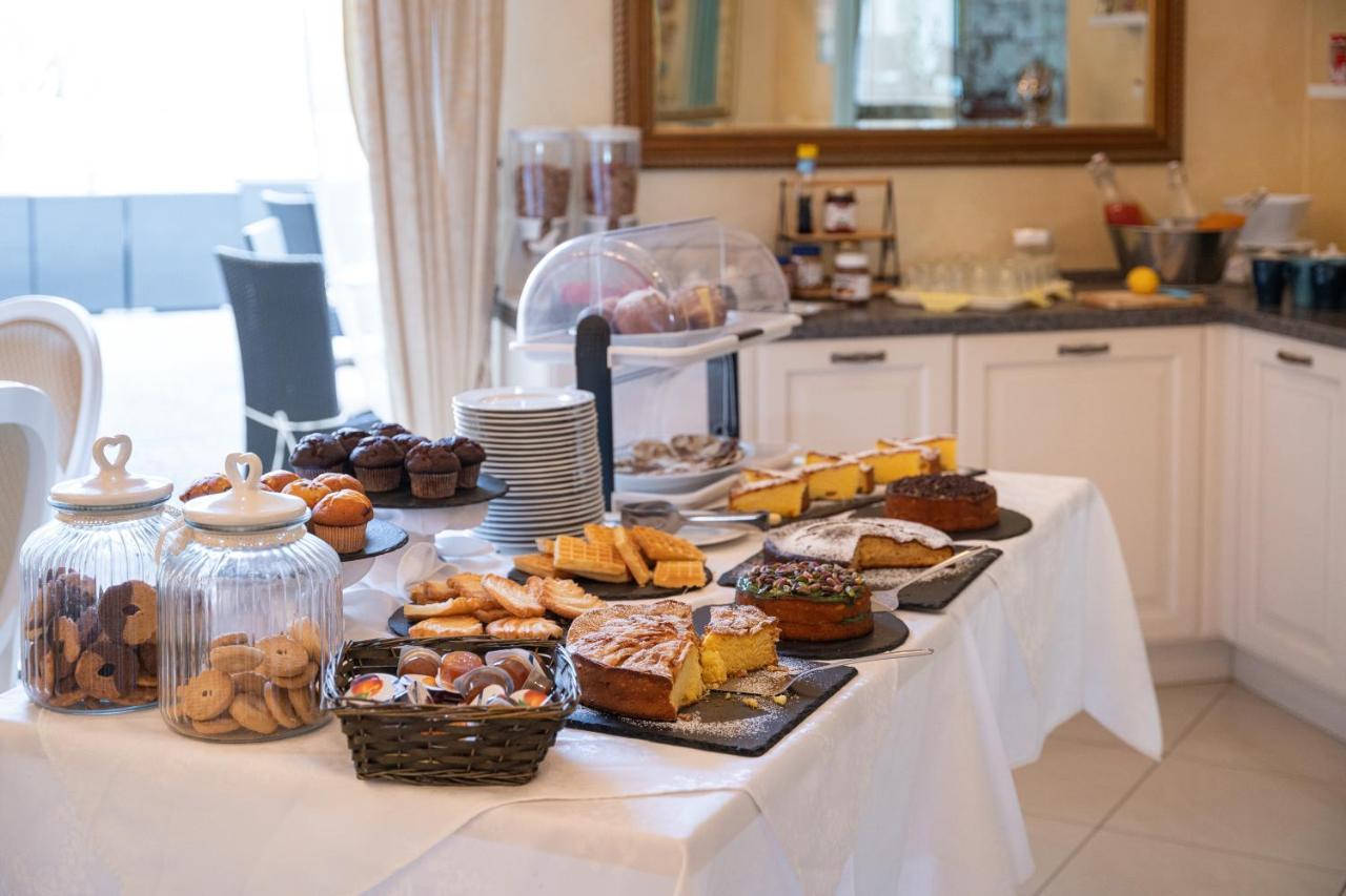 Borgo Dei Poeti Romantik Hotel Manerba del Garda Ngoại thất bức ảnh