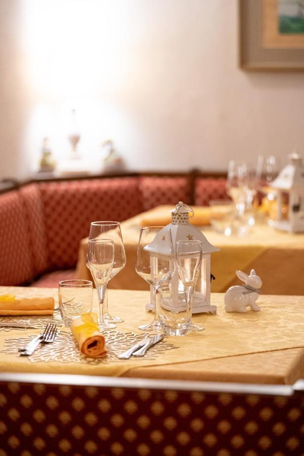 Borgo Dei Poeti Romantik Hotel Manerba del Garda Ngoại thất bức ảnh