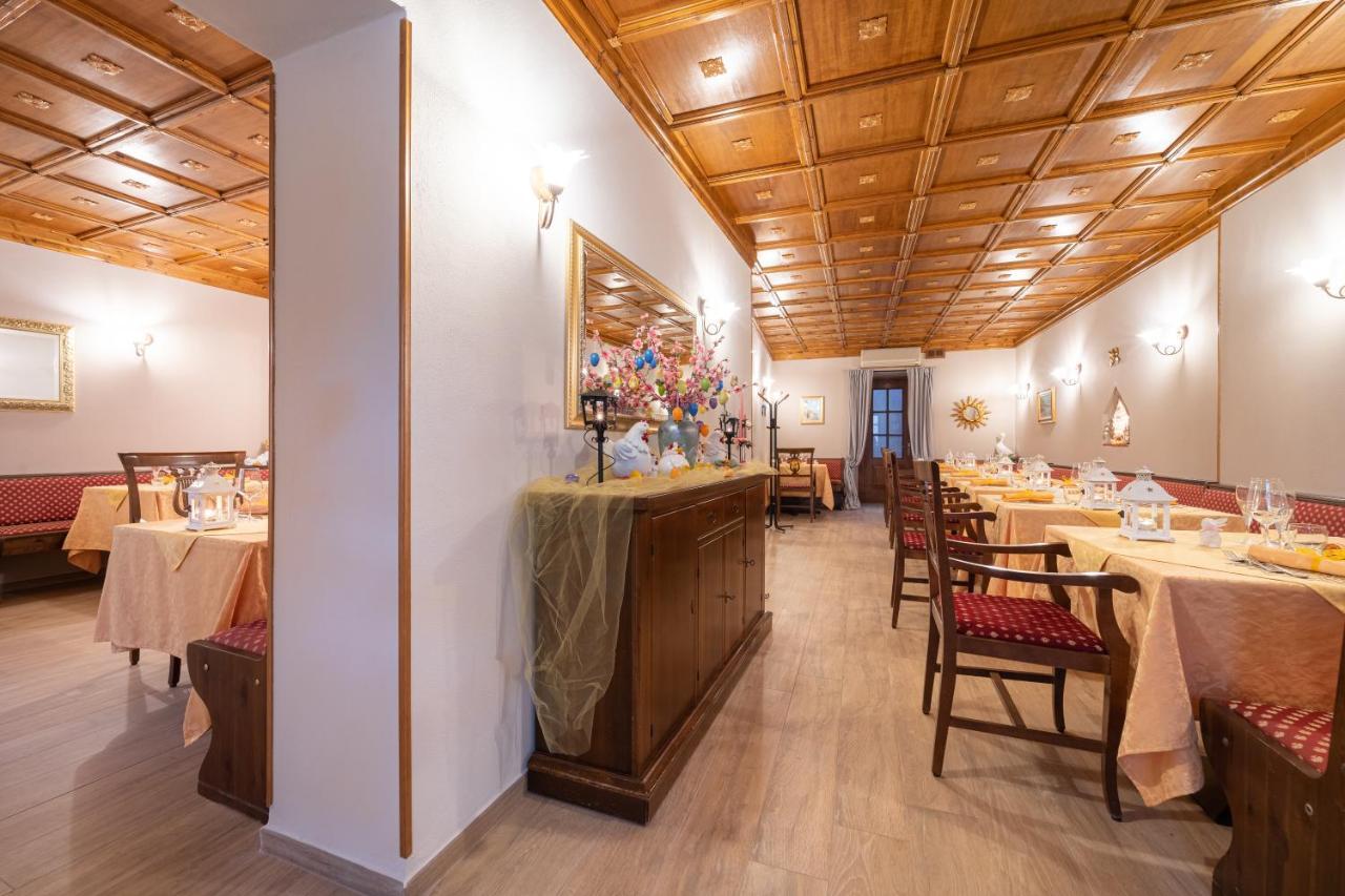 Borgo Dei Poeti Romantik Hotel Manerba del Garda Ngoại thất bức ảnh