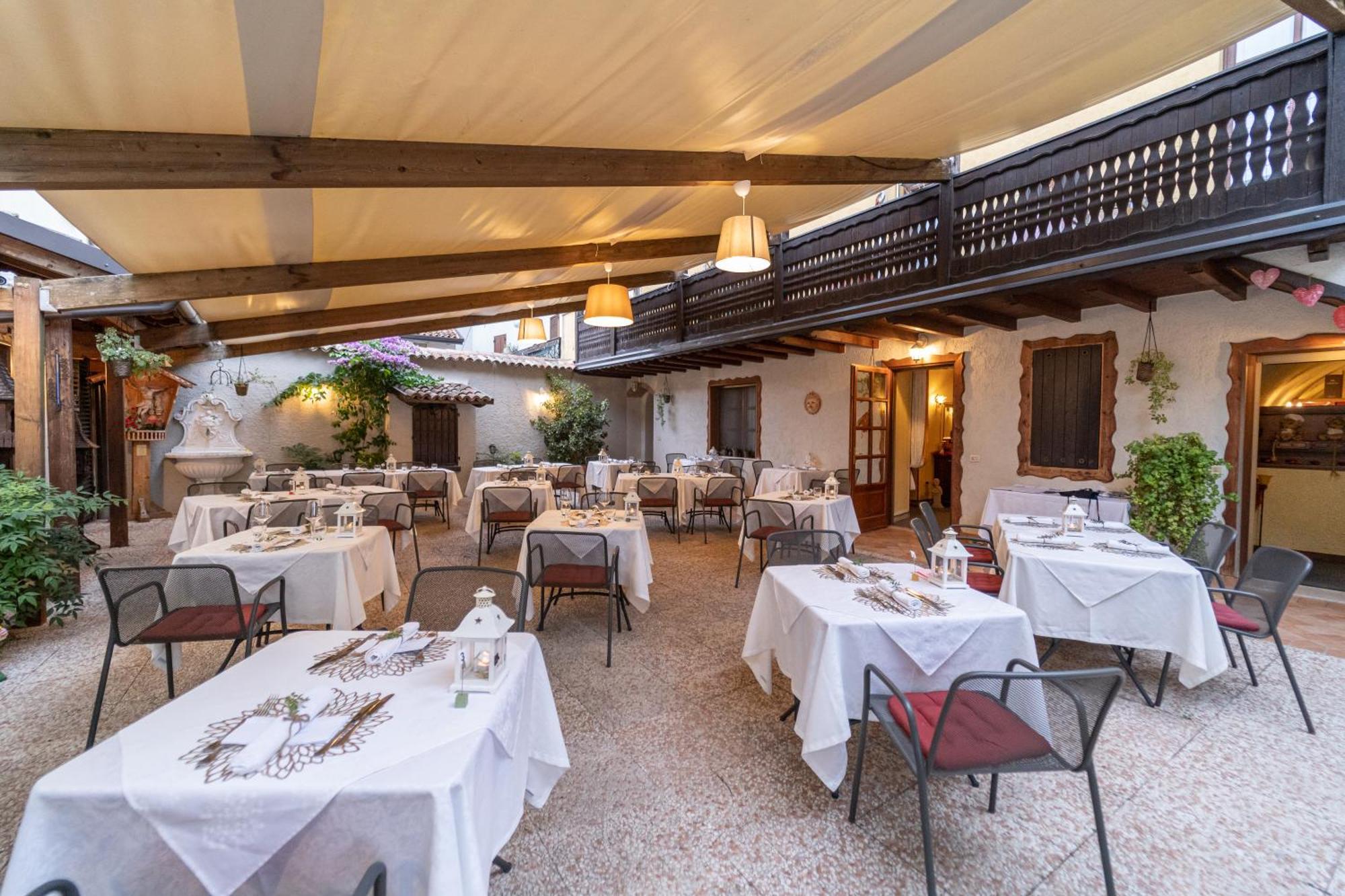 Borgo Dei Poeti Romantik Hotel Manerba del Garda Ngoại thất bức ảnh