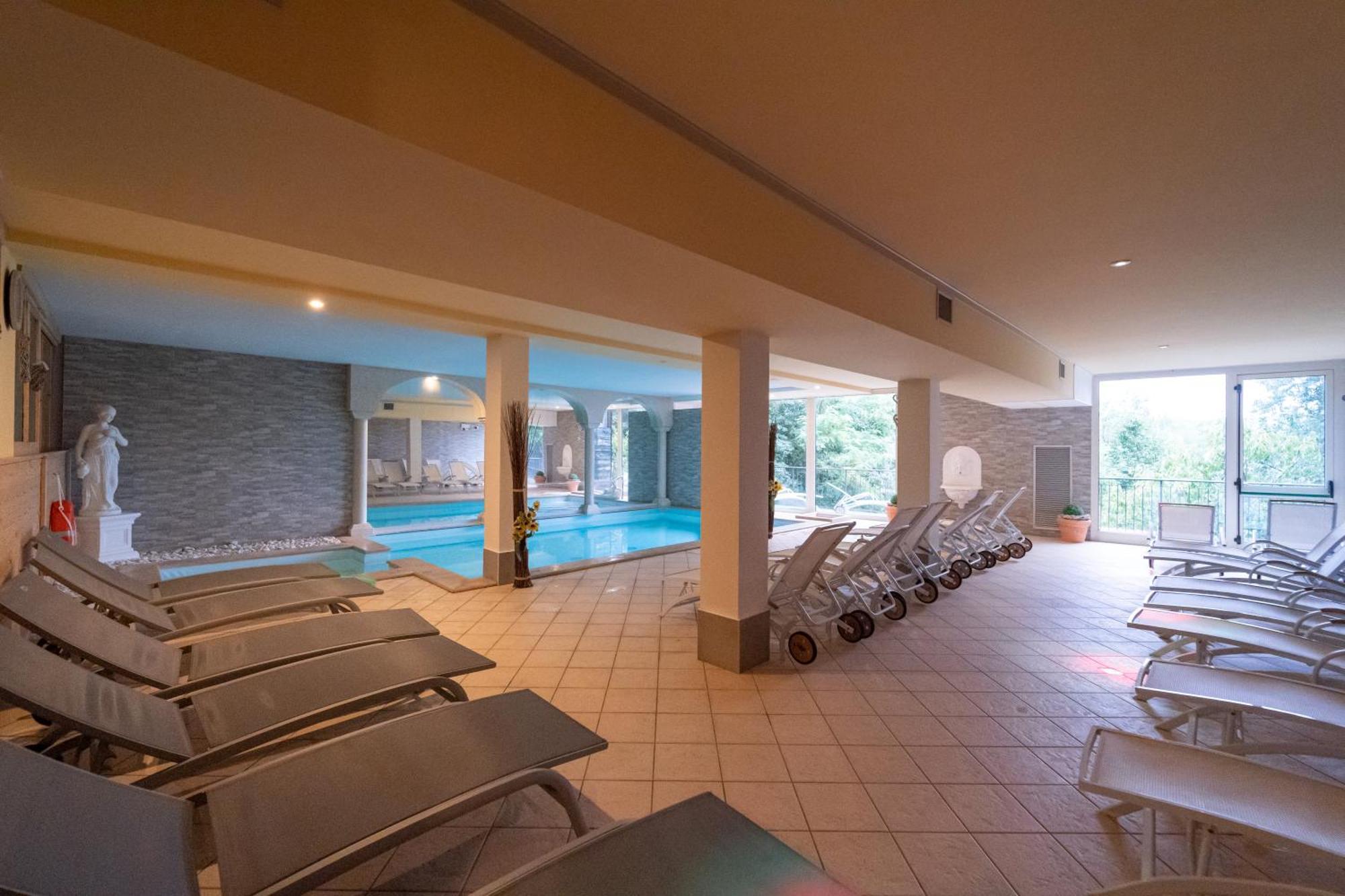 Borgo Dei Poeti Romantik Hotel Manerba del Garda Ngoại thất bức ảnh