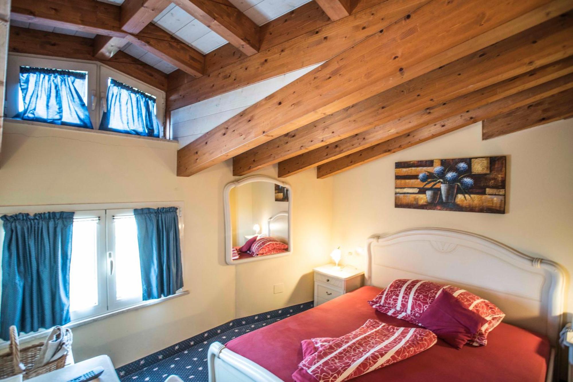 Borgo Dei Poeti Romantik Hotel Manerba del Garda Ngoại thất bức ảnh
