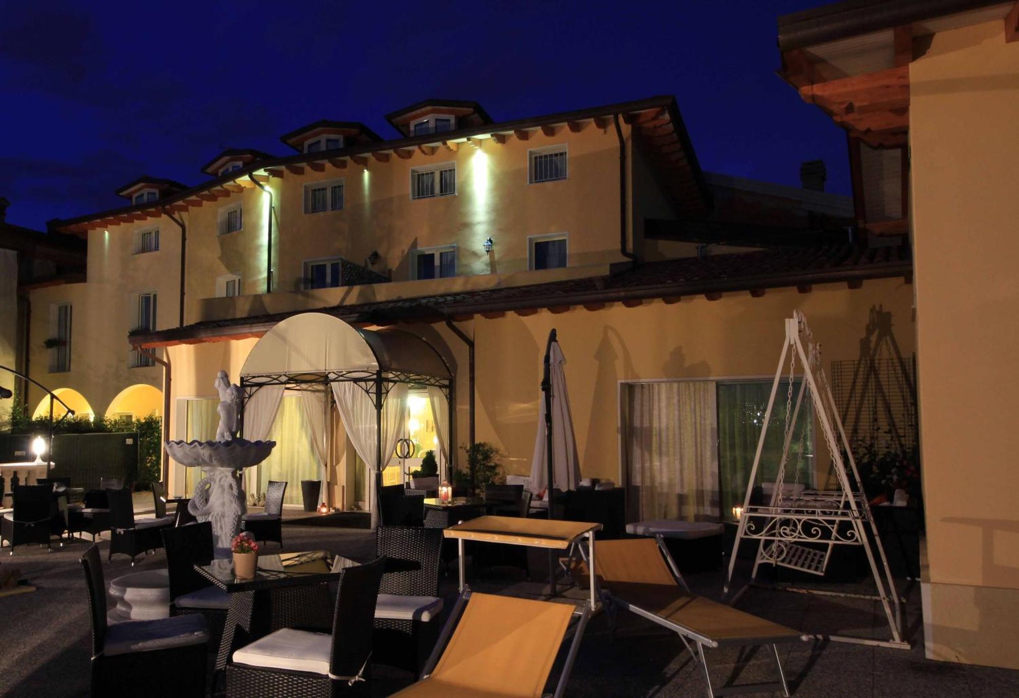 Borgo Dei Poeti Romantik Hotel Manerba del Garda Ngoại thất bức ảnh
