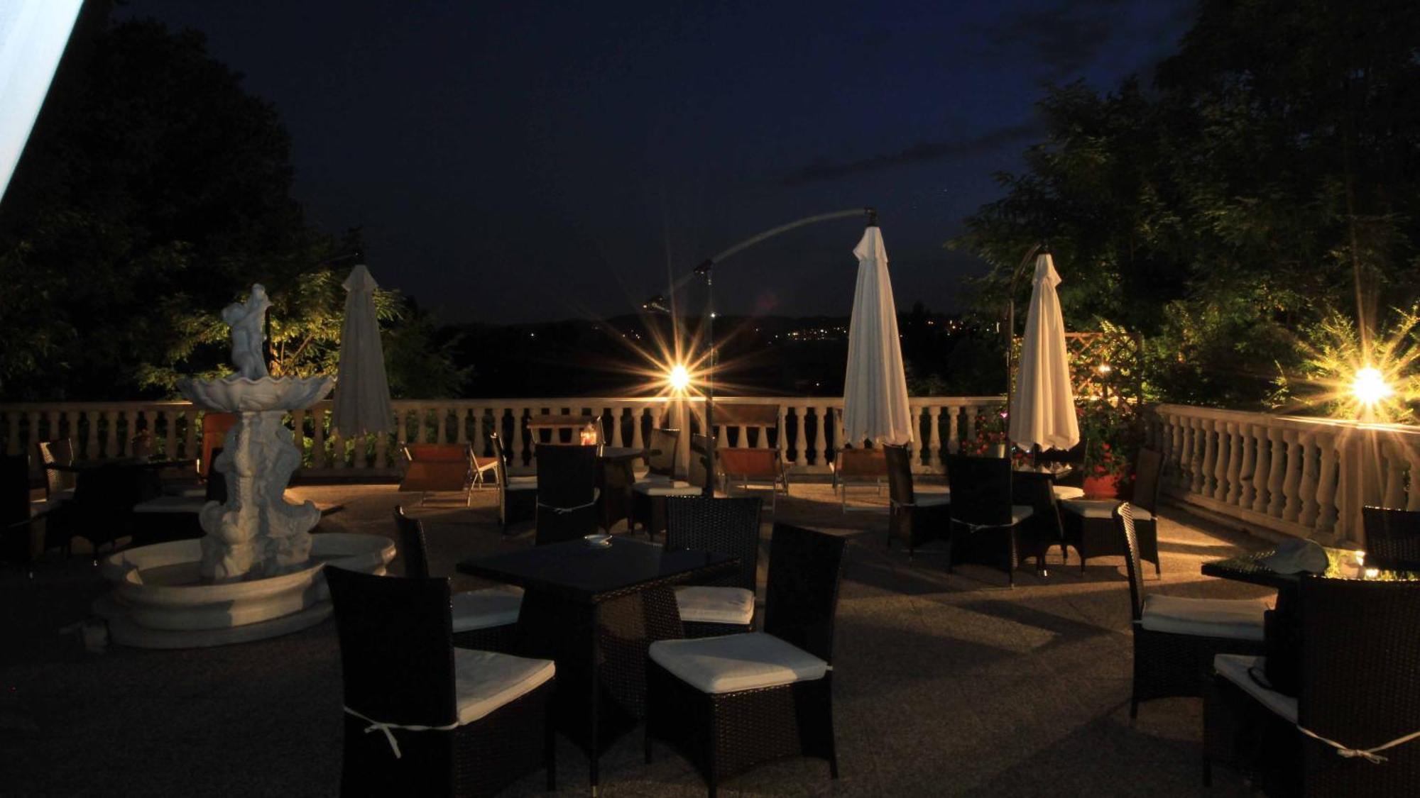 Borgo Dei Poeti Romantik Hotel Manerba del Garda Ngoại thất bức ảnh