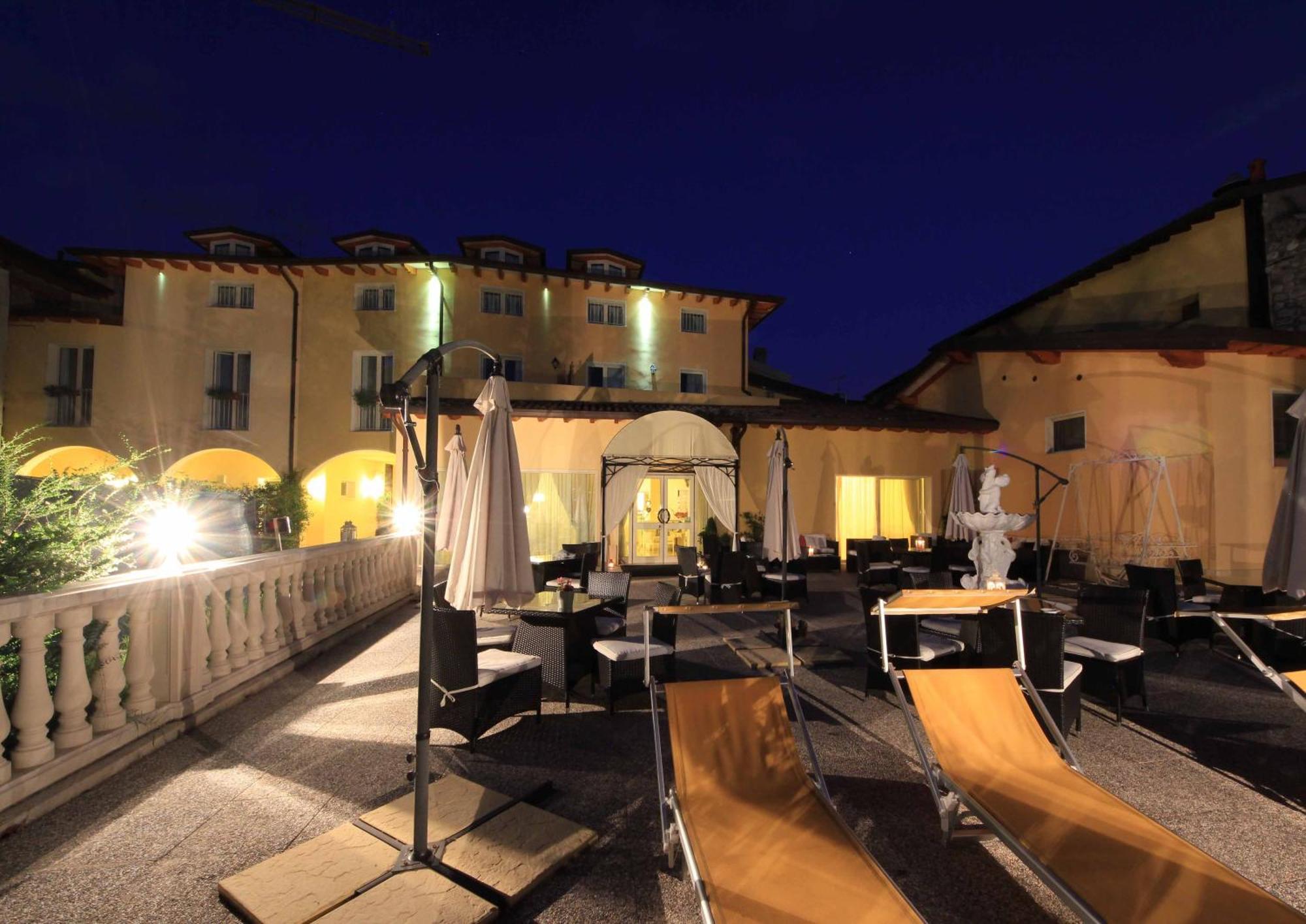 Borgo Dei Poeti Romantik Hotel Manerba del Garda Ngoại thất bức ảnh