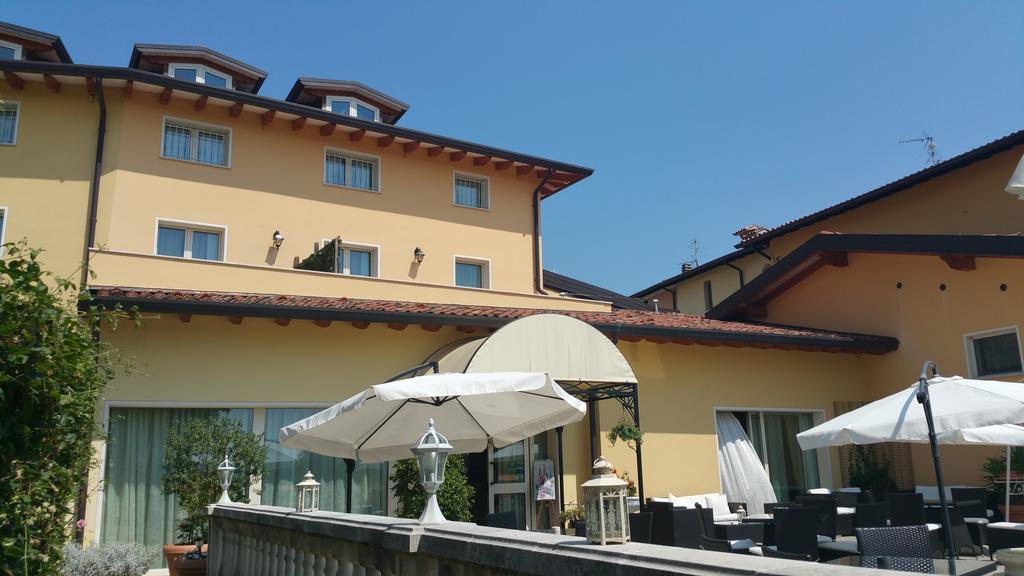 Borgo Dei Poeti Romantik Hotel Manerba del Garda Ngoại thất bức ảnh