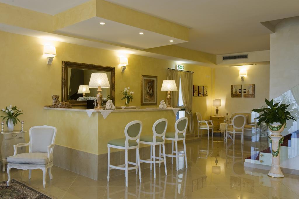 Borgo Dei Poeti Romantik Hotel Manerba del Garda Ngoại thất bức ảnh