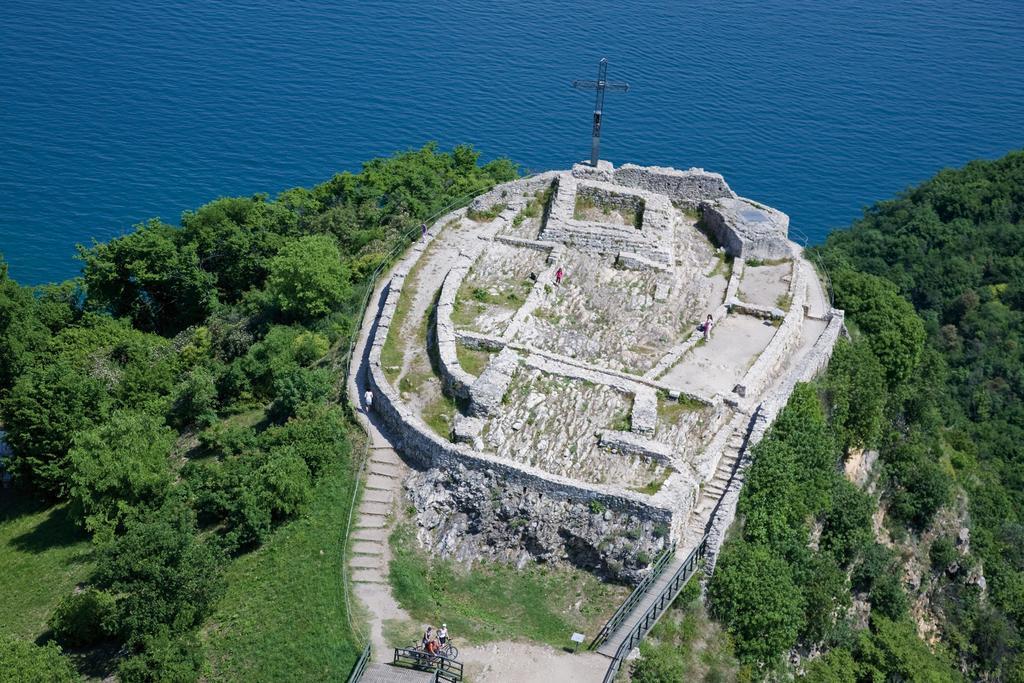Borgo Dei Poeti Romantik Hotel Manerba del Garda Ngoại thất bức ảnh