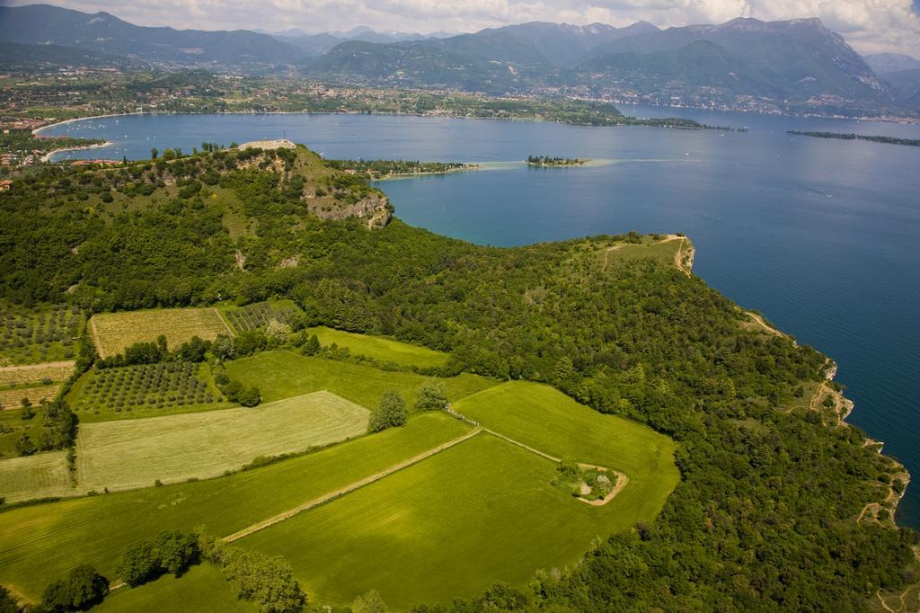 Borgo Dei Poeti Romantik Hotel Manerba del Garda Ngoại thất bức ảnh