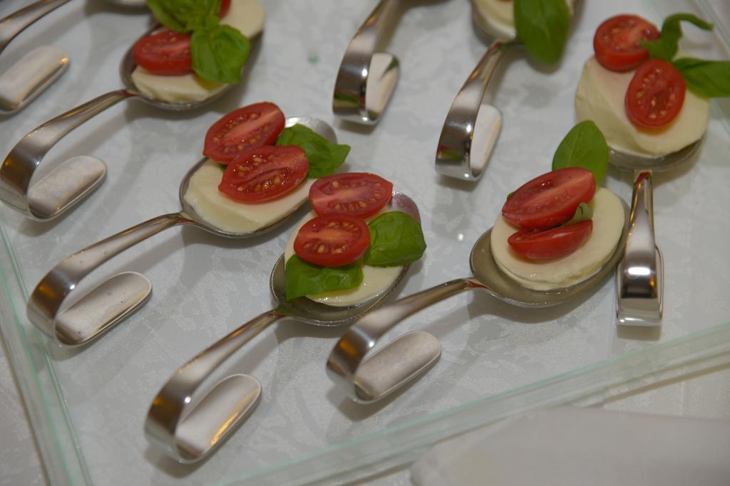 Borgo Dei Poeti Romantik Hotel Manerba del Garda Ngoại thất bức ảnh