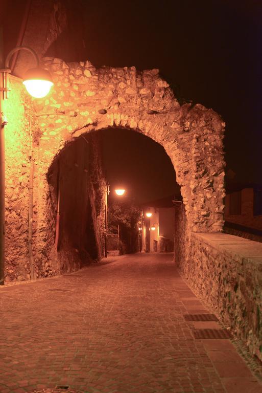 Borgo Dei Poeti Romantik Hotel Manerba del Garda Ngoại thất bức ảnh