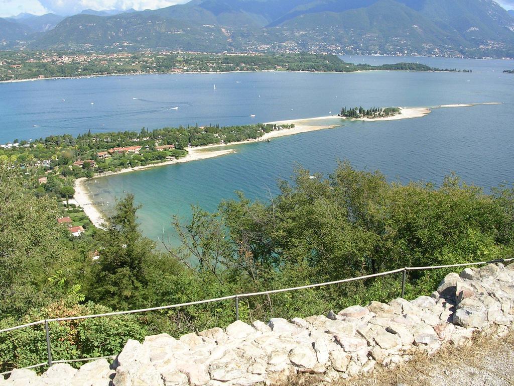 Borgo Dei Poeti Romantik Hotel Manerba del Garda Ngoại thất bức ảnh