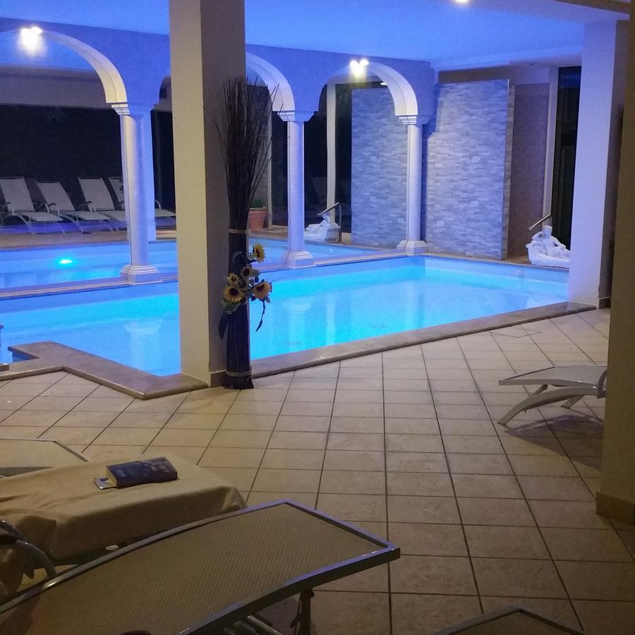 Borgo Dei Poeti Romantik Hotel Manerba del Garda Ngoại thất bức ảnh