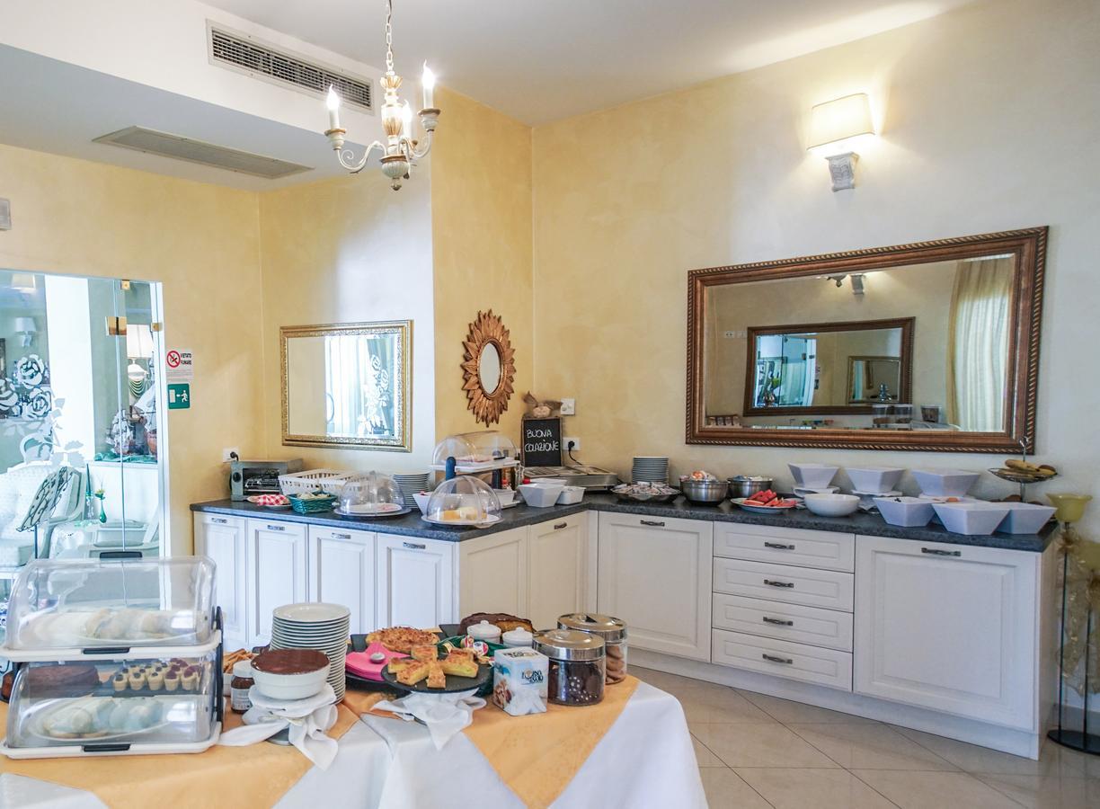 Borgo Dei Poeti Romantik Hotel Manerba del Garda Ngoại thất bức ảnh