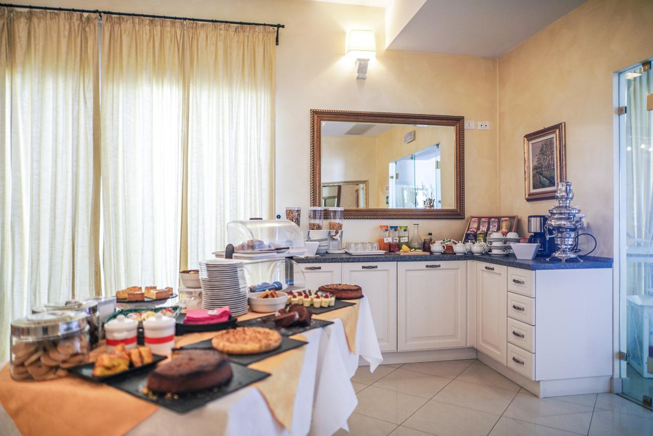 Borgo Dei Poeti Romantik Hotel Manerba del Garda Ngoại thất bức ảnh