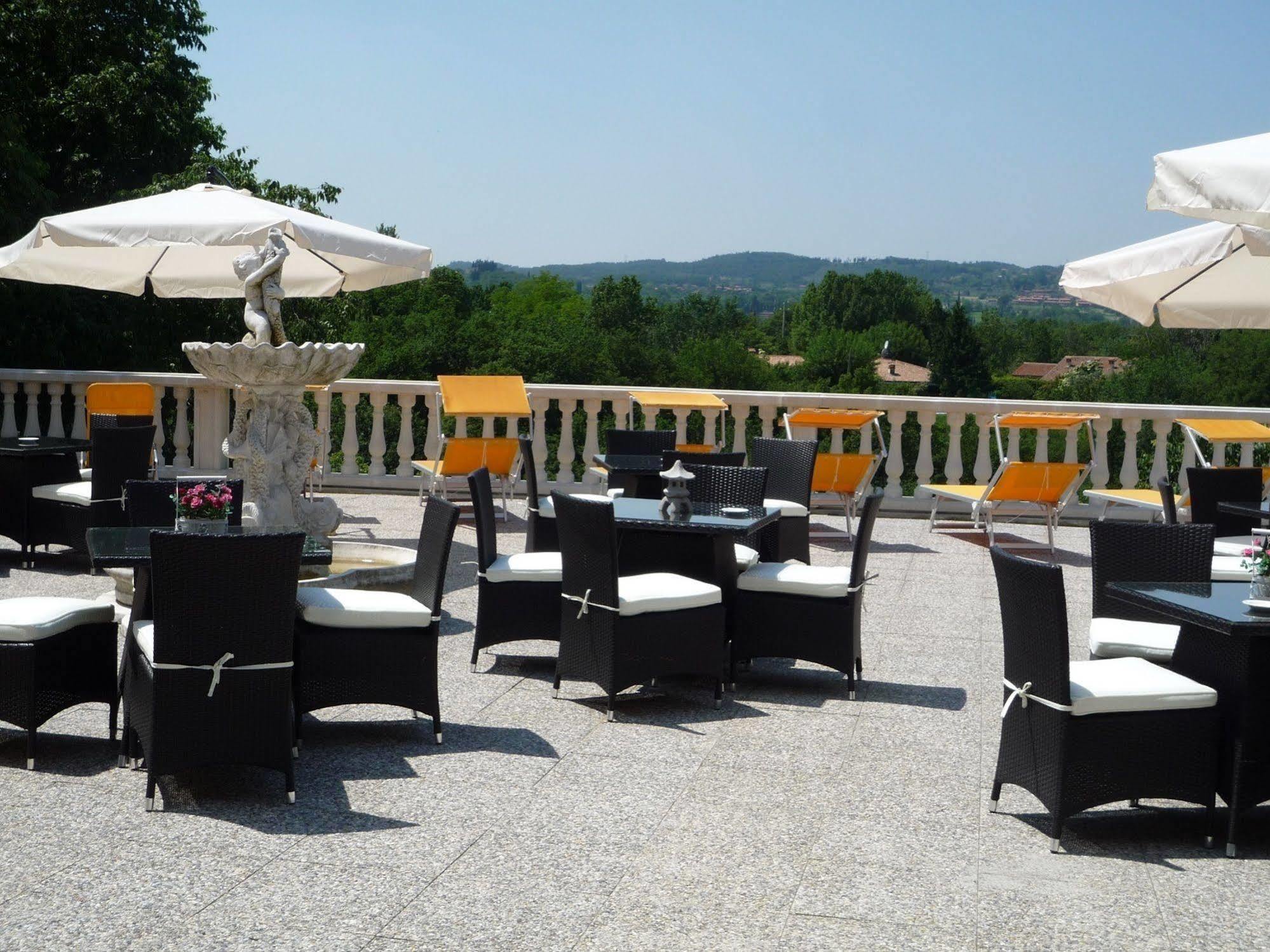 Borgo Dei Poeti Romantik Hotel Manerba del Garda Ngoại thất bức ảnh