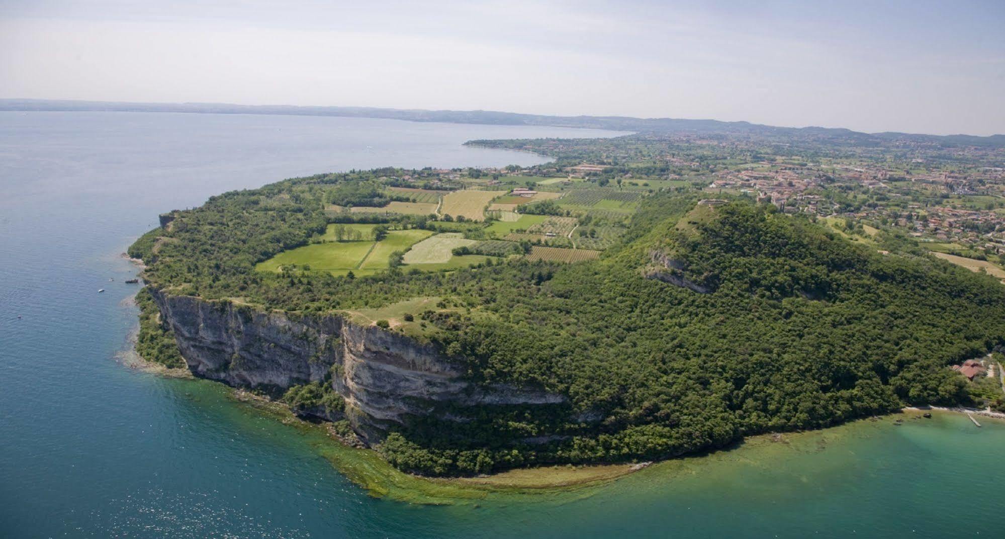 Borgo Dei Poeti Romantik Hotel Manerba del Garda Ngoại thất bức ảnh