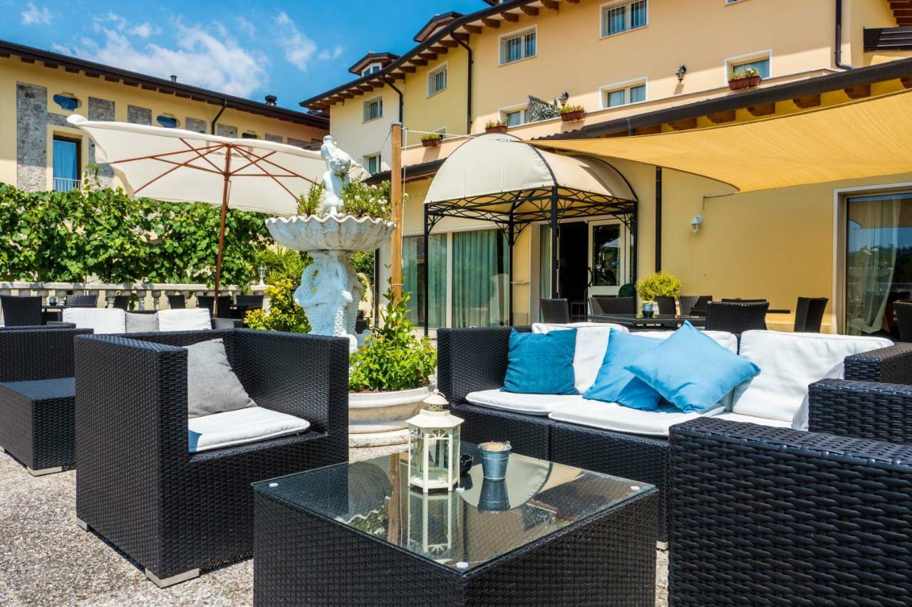 Borgo Dei Poeti Romantik Hotel Manerba del Garda Ngoại thất bức ảnh