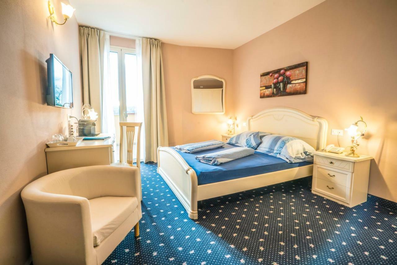 Borgo Dei Poeti Romantik Hotel Manerba del Garda Ngoại thất bức ảnh