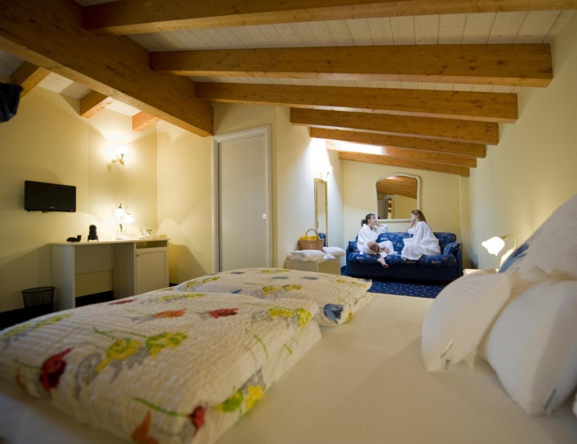 Borgo Dei Poeti Romantik Hotel Manerba del Garda Phòng bức ảnh